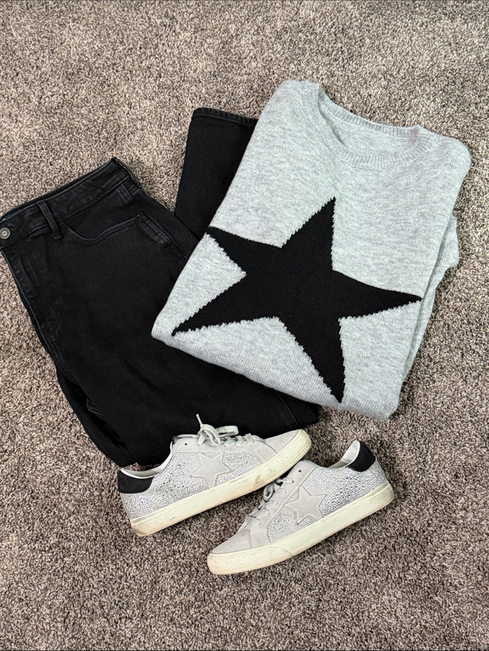 HOLLISTER high rise Mom jean and star sweater Bundle